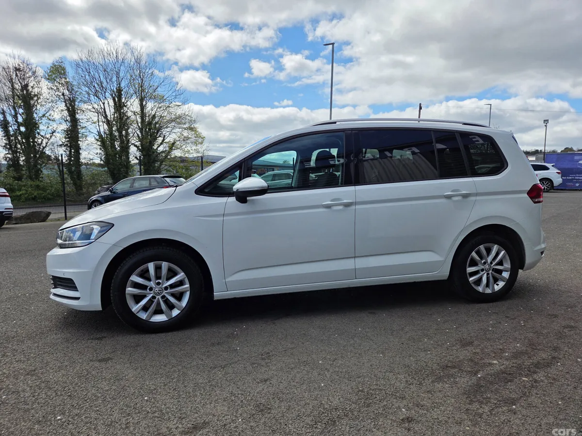 Volkswagen Touran MPV, Diesel, 2019, White