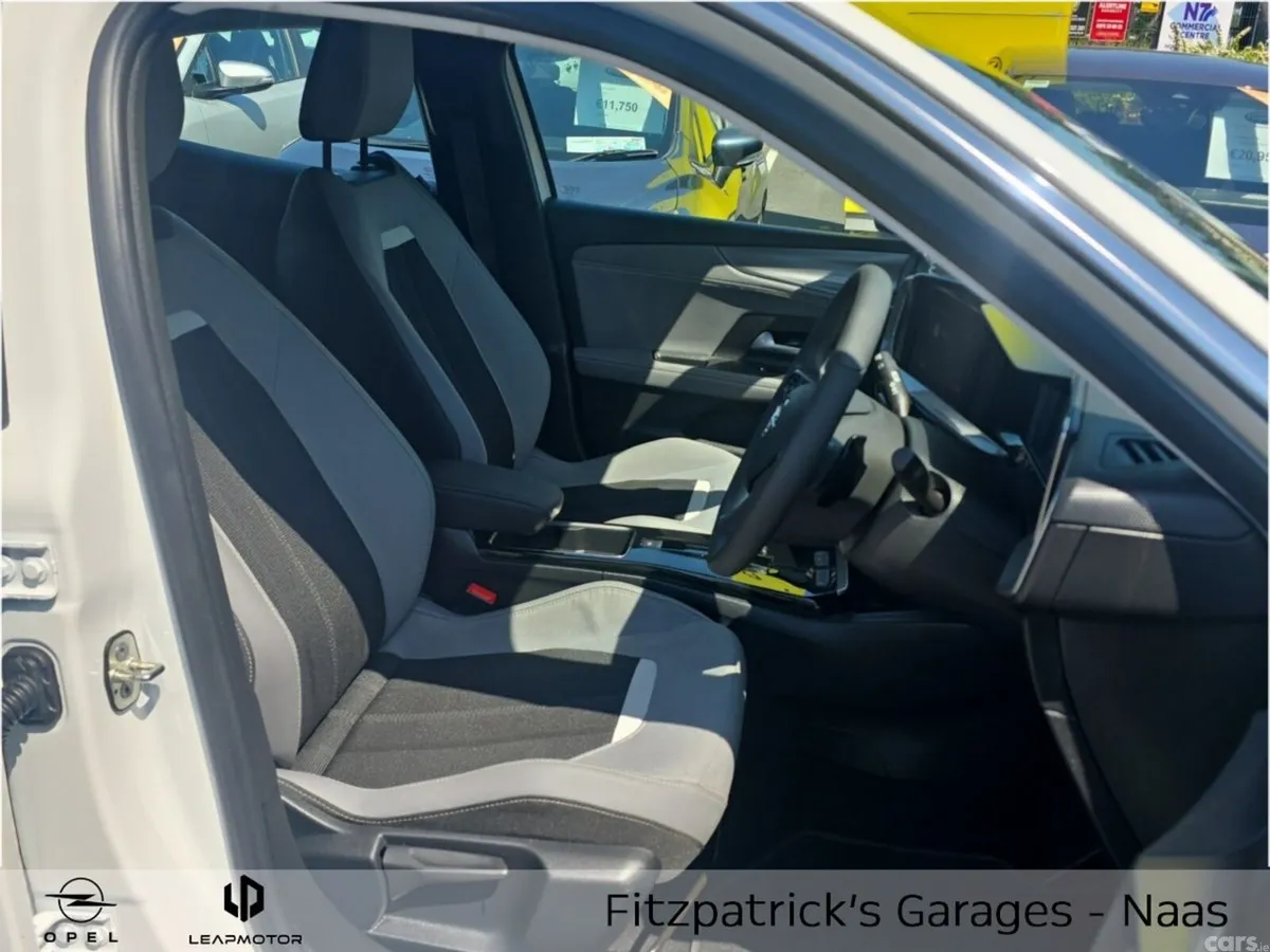 Opel Mokka SUV, Petrol, 2025, White