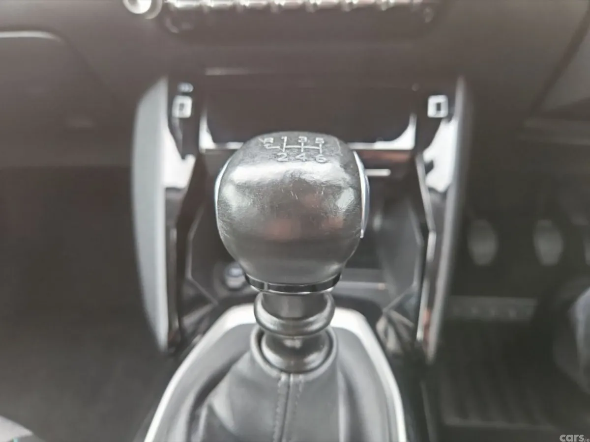 Peugeot 2008 MPV, Petrol, 2021, Grey
