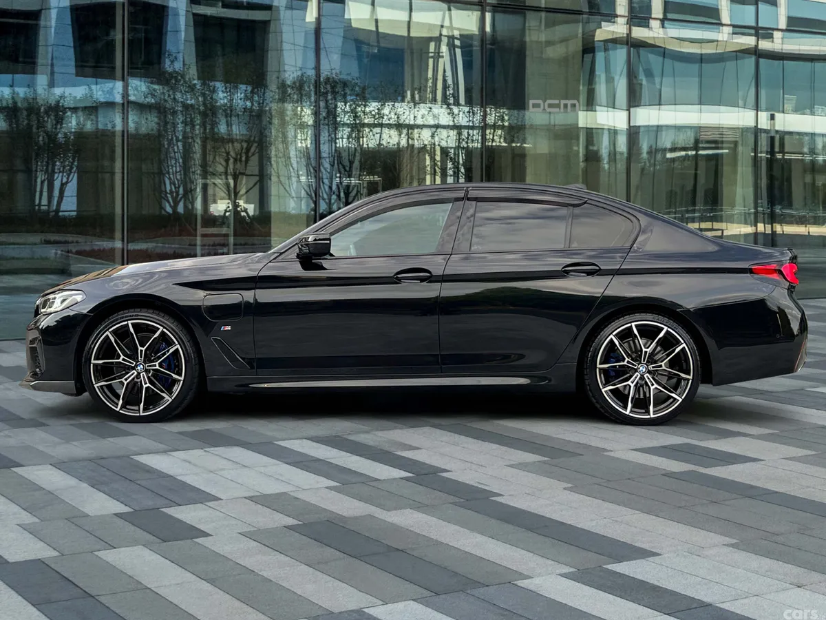 BMW 5-Series Saloon, Petrol Plug-in Hybrid, 2020, Black