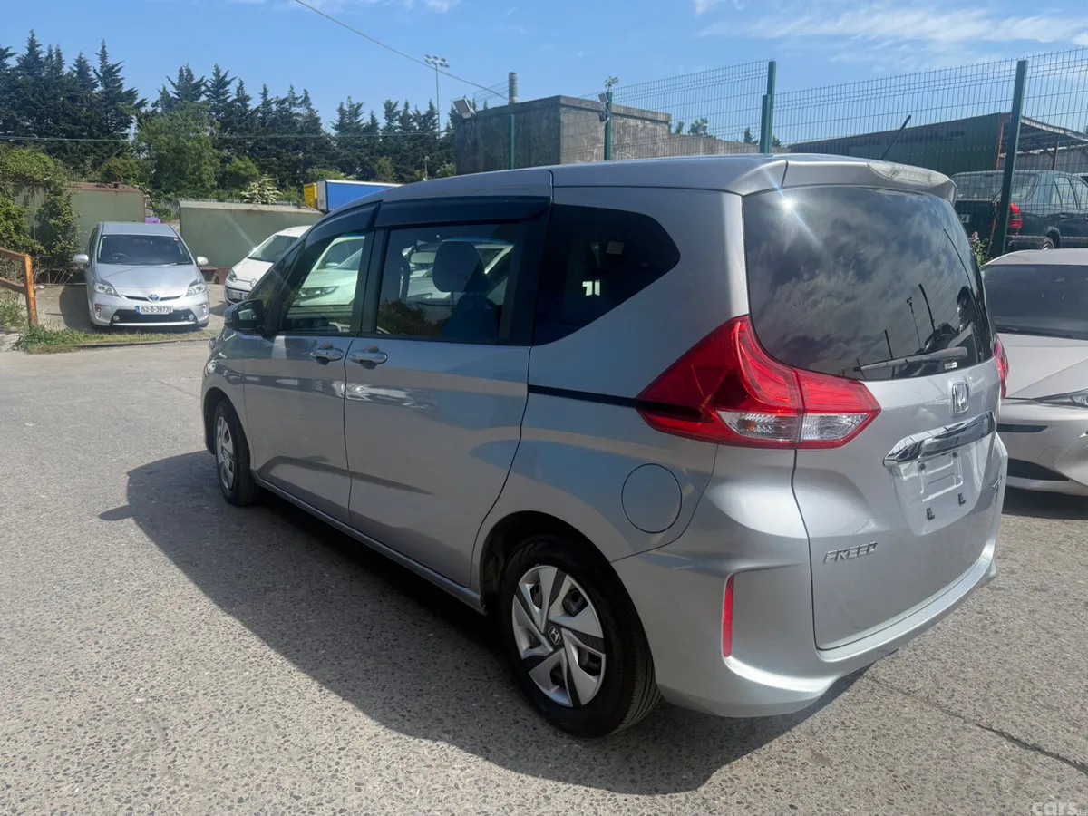 Honda Freed Hatchback, Petrol Hybrid, 2017, Silver