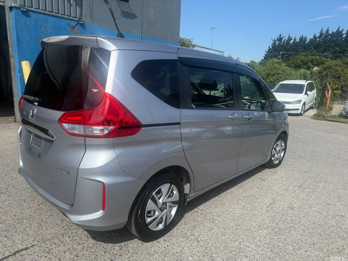 Honda Freed Hatchback, Petrol Hybrid, 2017, Silver