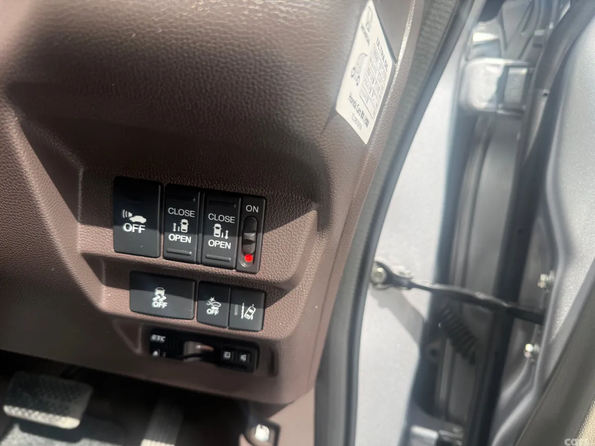 Honda Freed Hatchback, Petrol Hybrid, 2017, Silver