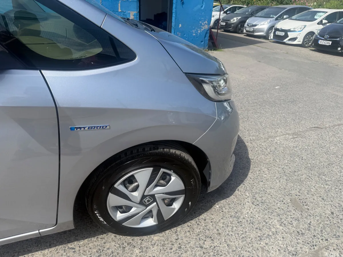 Honda Freed Hatchback, Petrol Hybrid, 2017, Silver