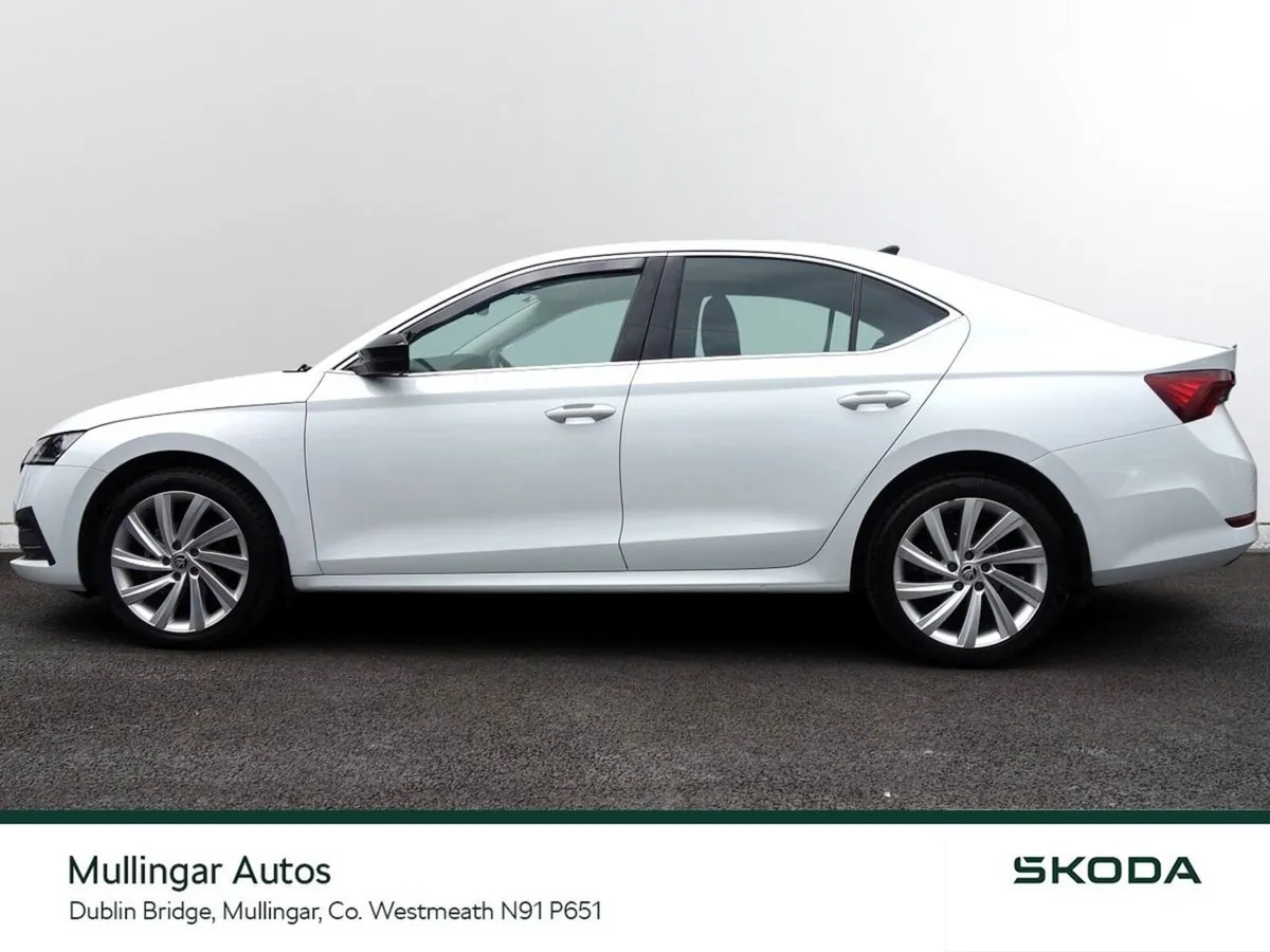Skoda Octavia Saloon, Diesel, 2022, White