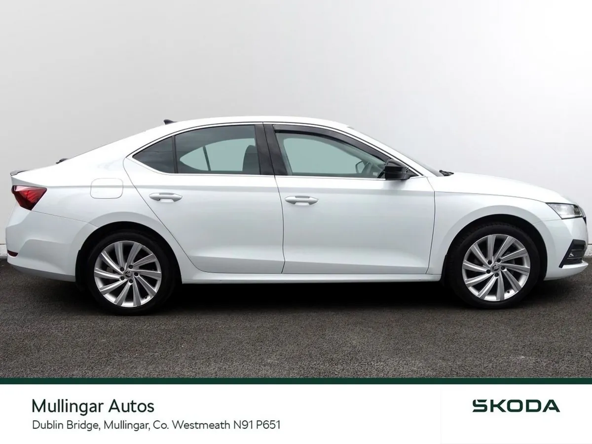 Skoda Octavia Saloon, Diesel, 2022, White