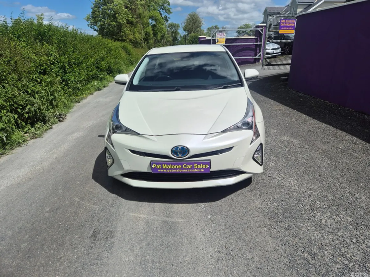 Toyota Prius Hatchback, Petrol Hybrid, 2017, White
