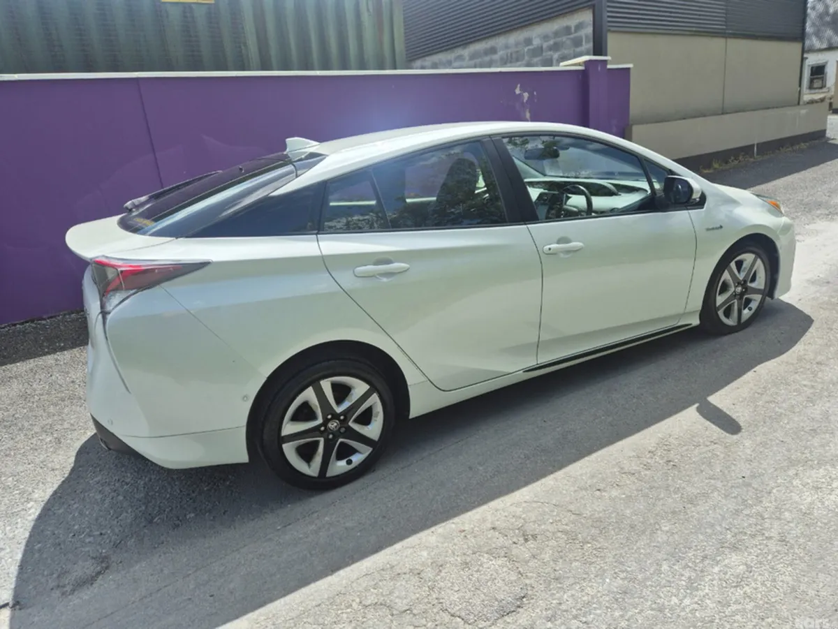 Toyota Prius Hatchback, Petrol Hybrid, 2017, White
