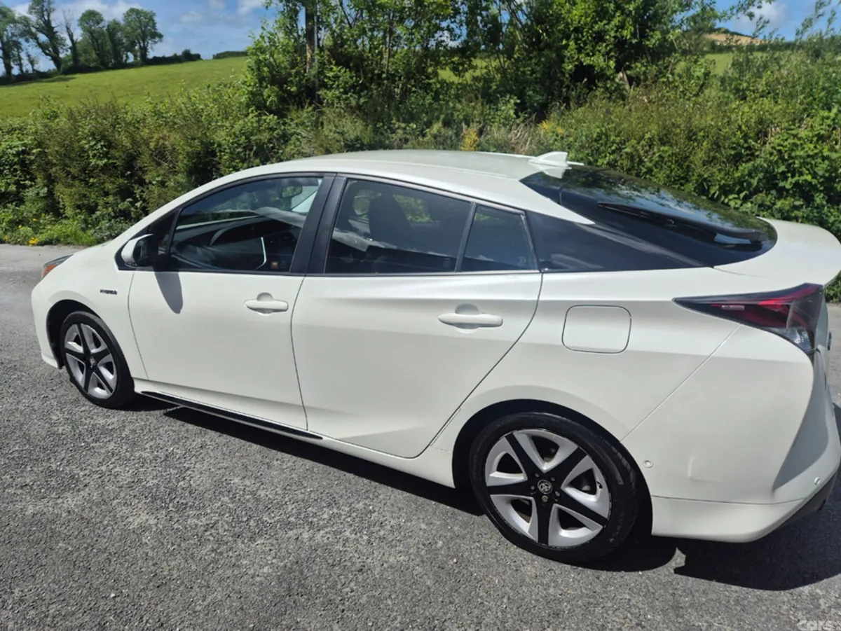 Toyota Prius Hatchback, Petrol Hybrid, 2017, White