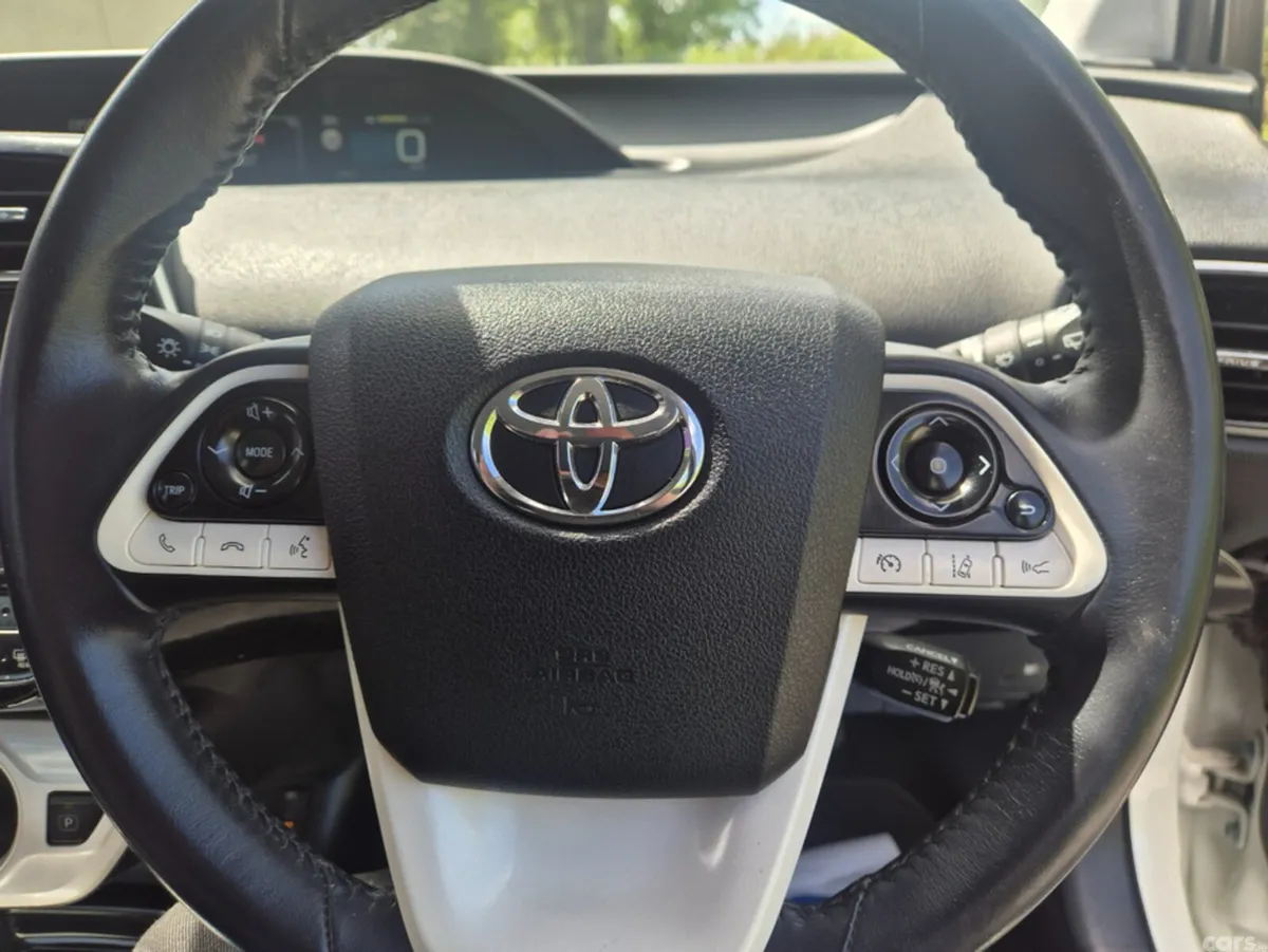 Toyota Prius Hatchback, Petrol Hybrid, 2017, White