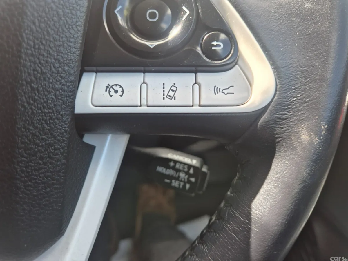 Toyota Prius Hatchback, Petrol Hybrid, 2017, White
