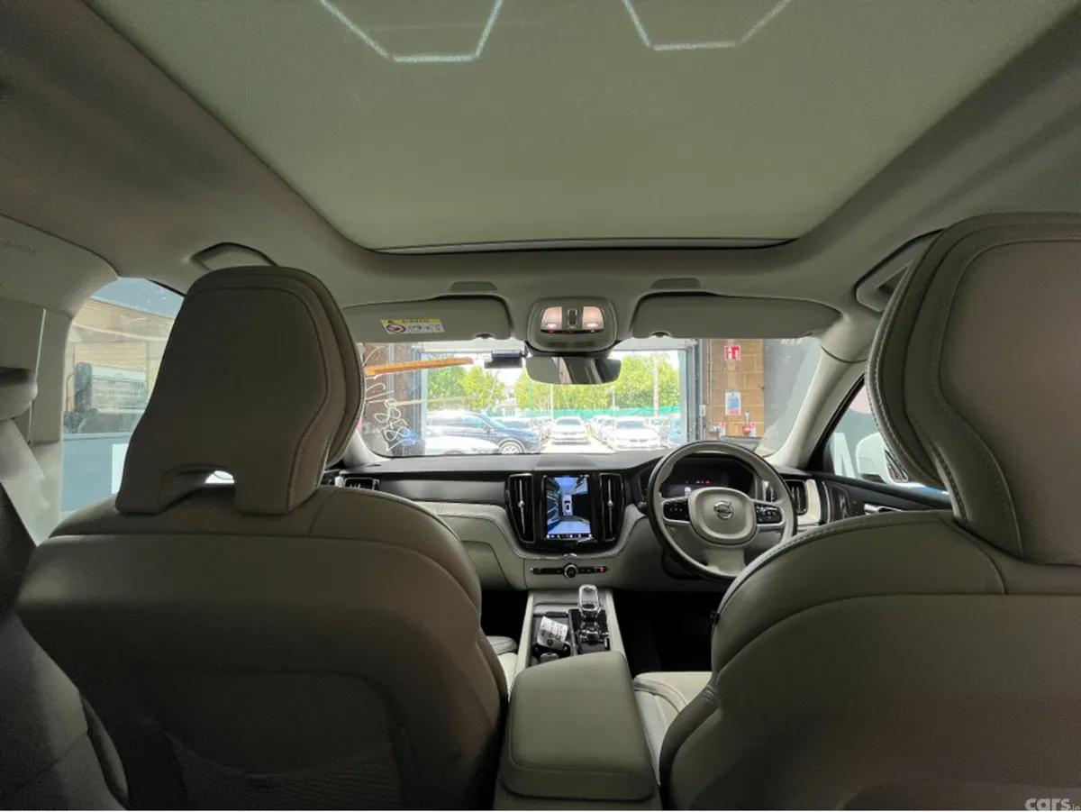 Volvo XC60 SUV, Petrol Hybrid, 2021, White