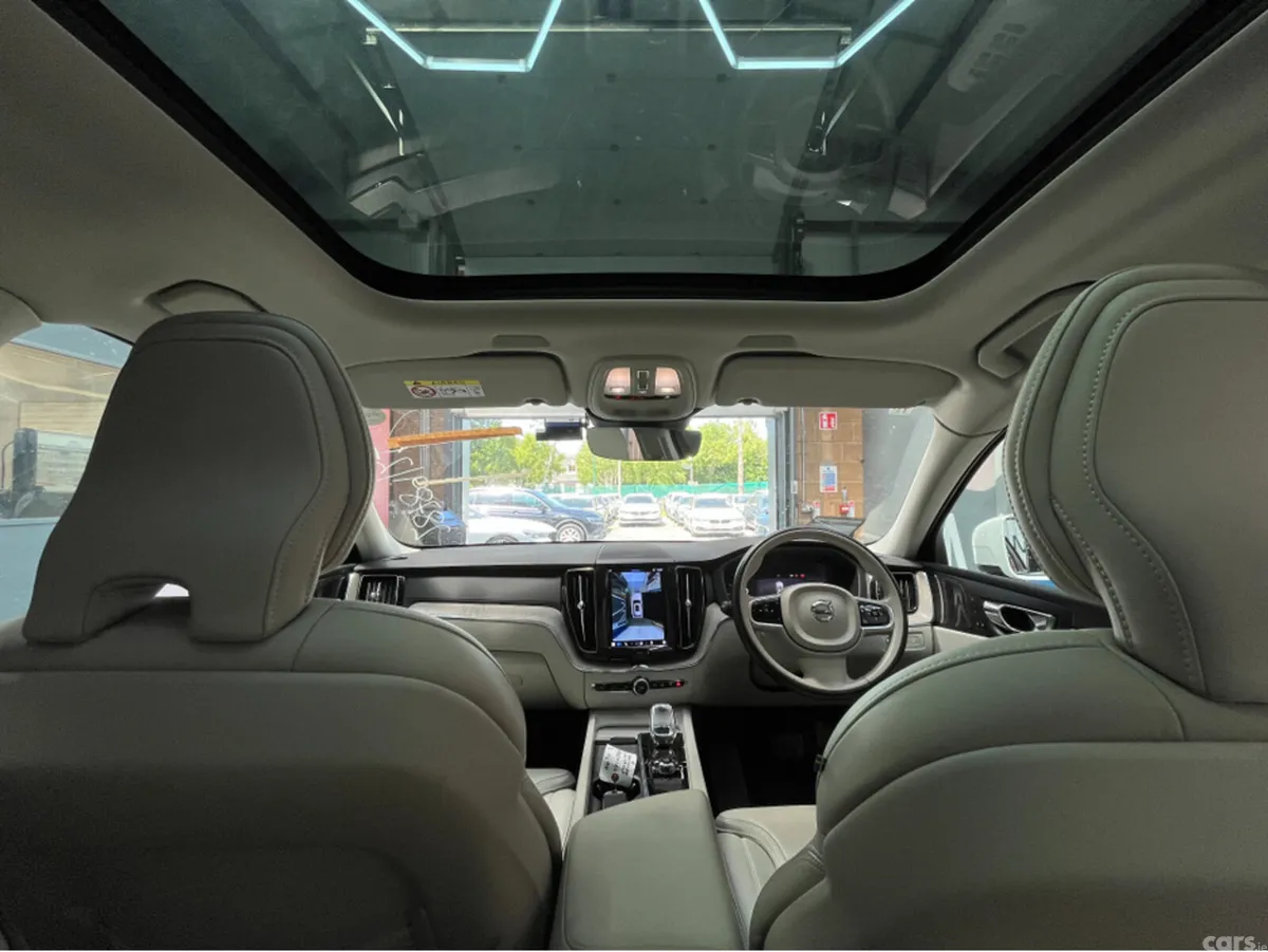 Volvo XC60 SUV, Petrol Hybrid, 2021, White