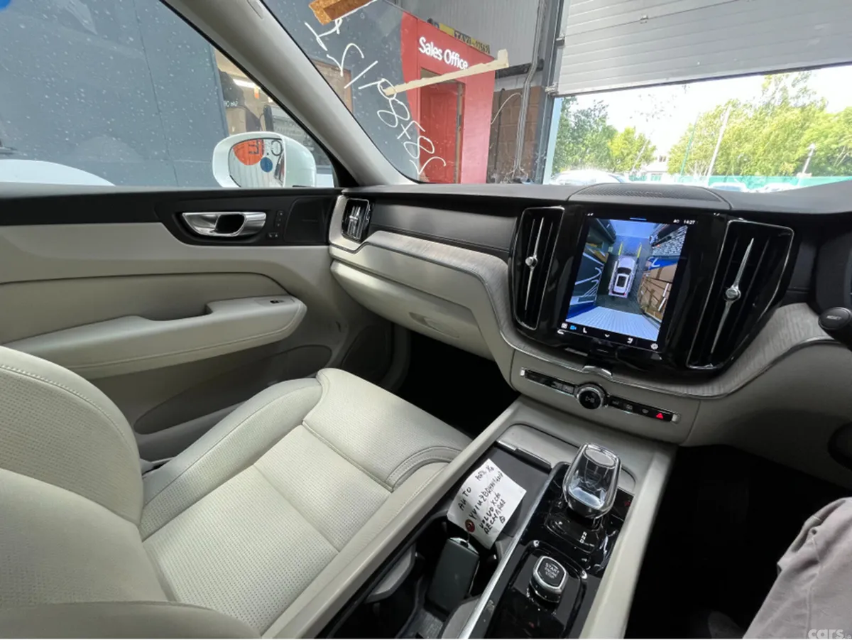 Volvo XC60 SUV, Petrol Hybrid, 2021, White
