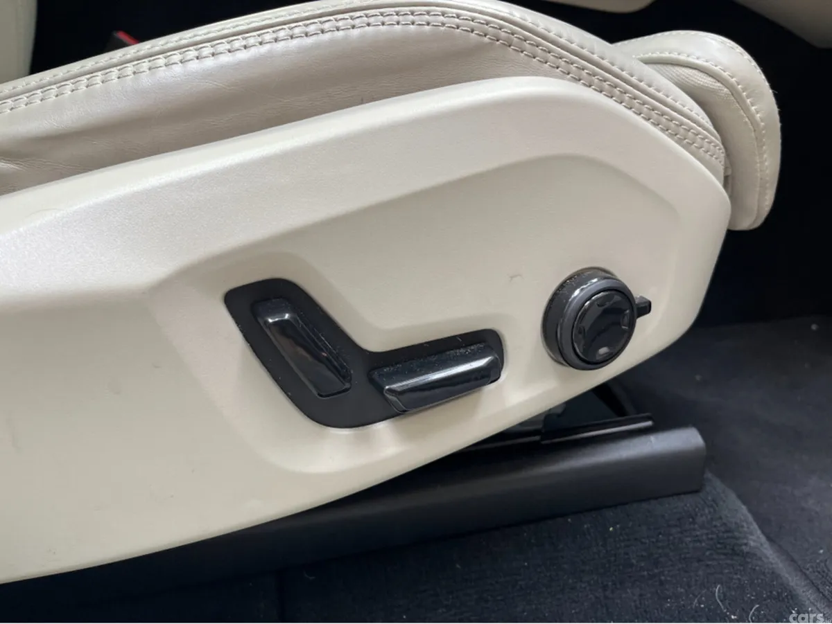 Volvo XC60 SUV, Petrol Hybrid, 2021, White