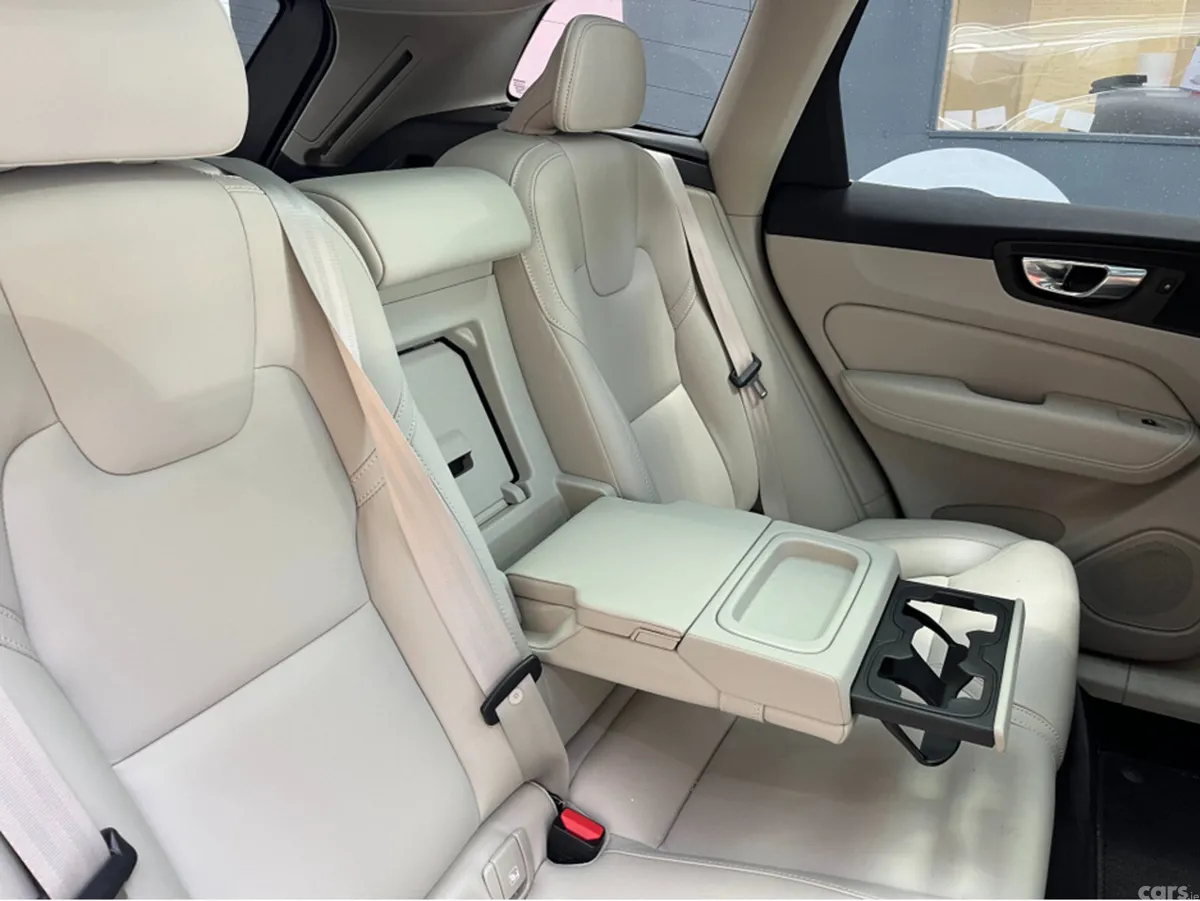 Volvo XC60 SUV, Petrol Hybrid, 2021, White