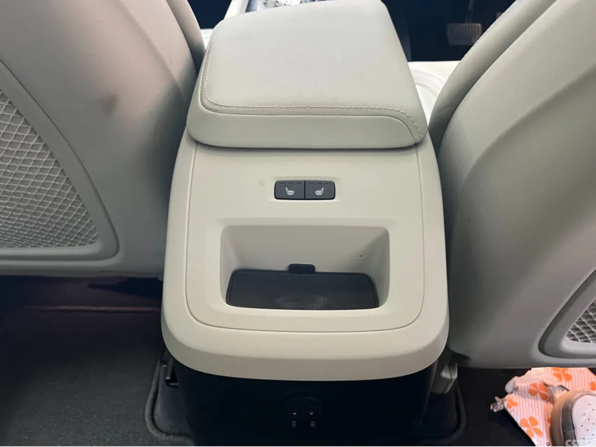 Volvo XC60 SUV, Petrol Hybrid, 2021, White