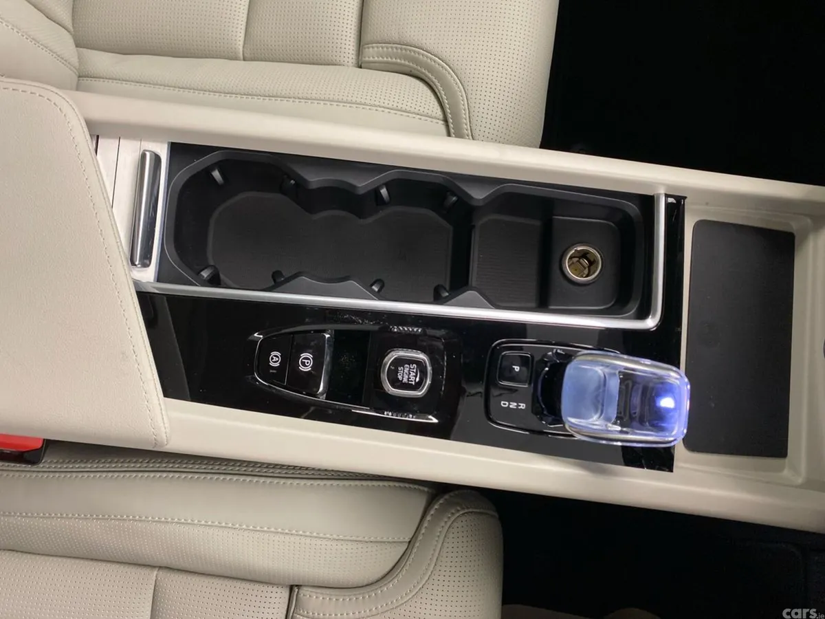 Volvo XC60 SUV, Petrol Plug-in Hybrid, 2026, Blue