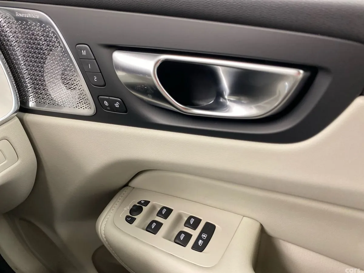 Volvo XC60 SUV, Petrol Plug-in Hybrid, 2026, Blue
