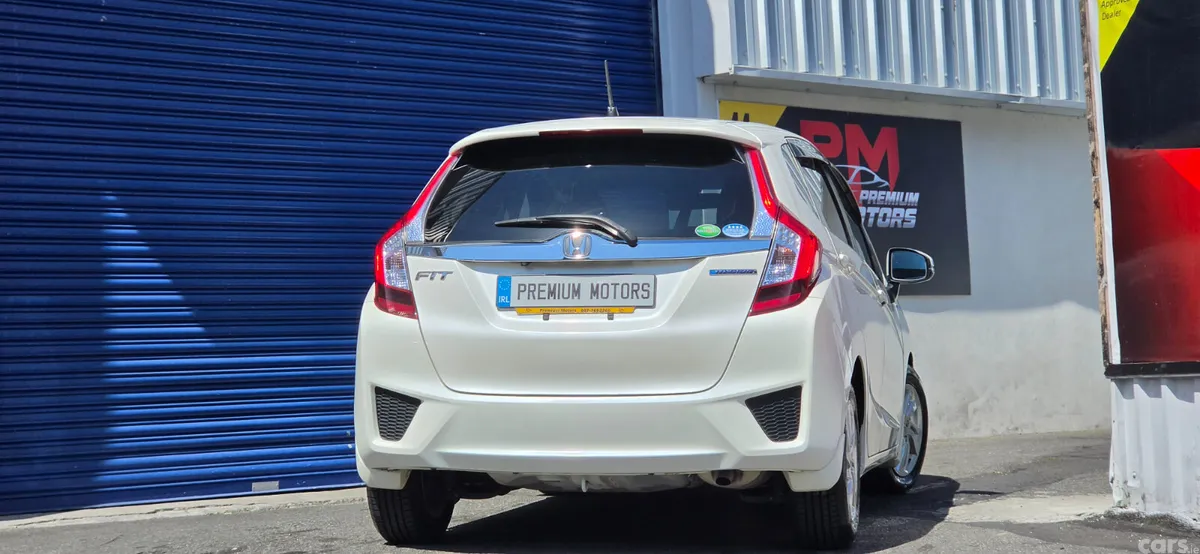 Honda Fit Hatchback, Petrol Hybrid, 2014, White