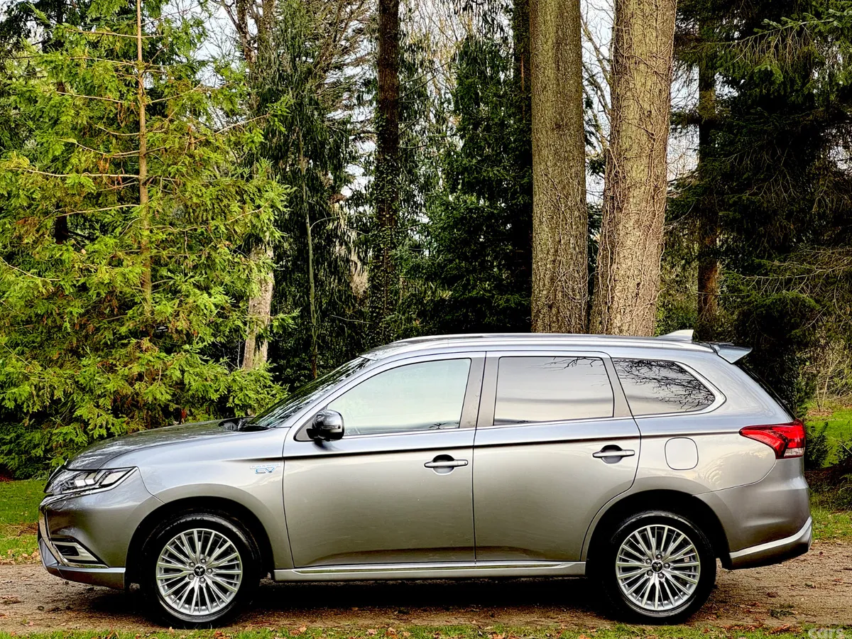 Mitsubishi Outlander SUV, Petrol Plug-in Hybrid, 2019, Grey