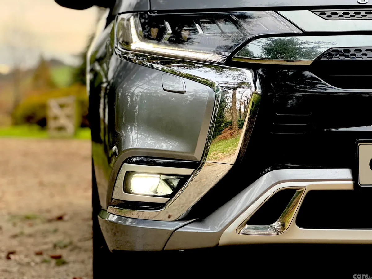 Mitsubishi Outlander SUV, Petrol Plug-in Hybrid, 2019, Grey