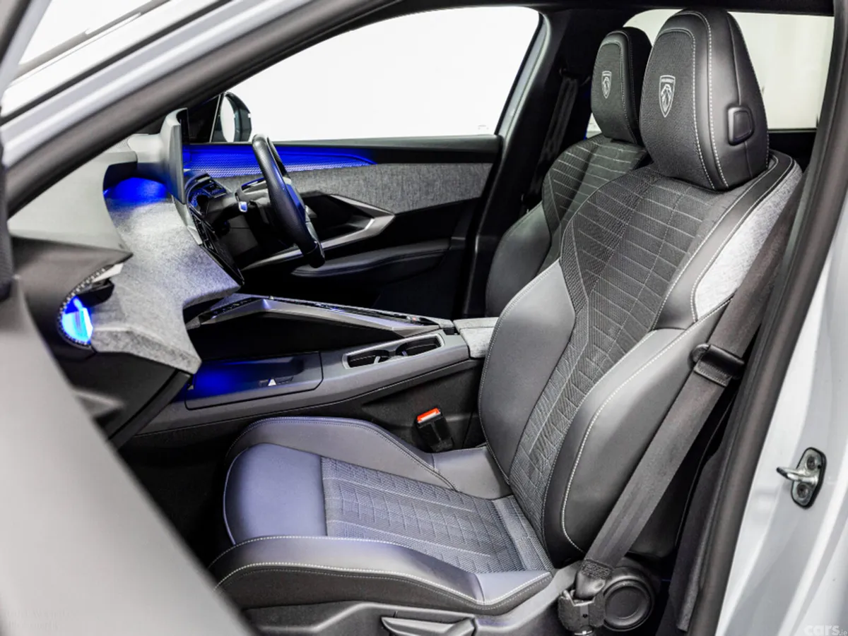 Peugeot 5008 SUV, Petrol Hybrid, 2025, White