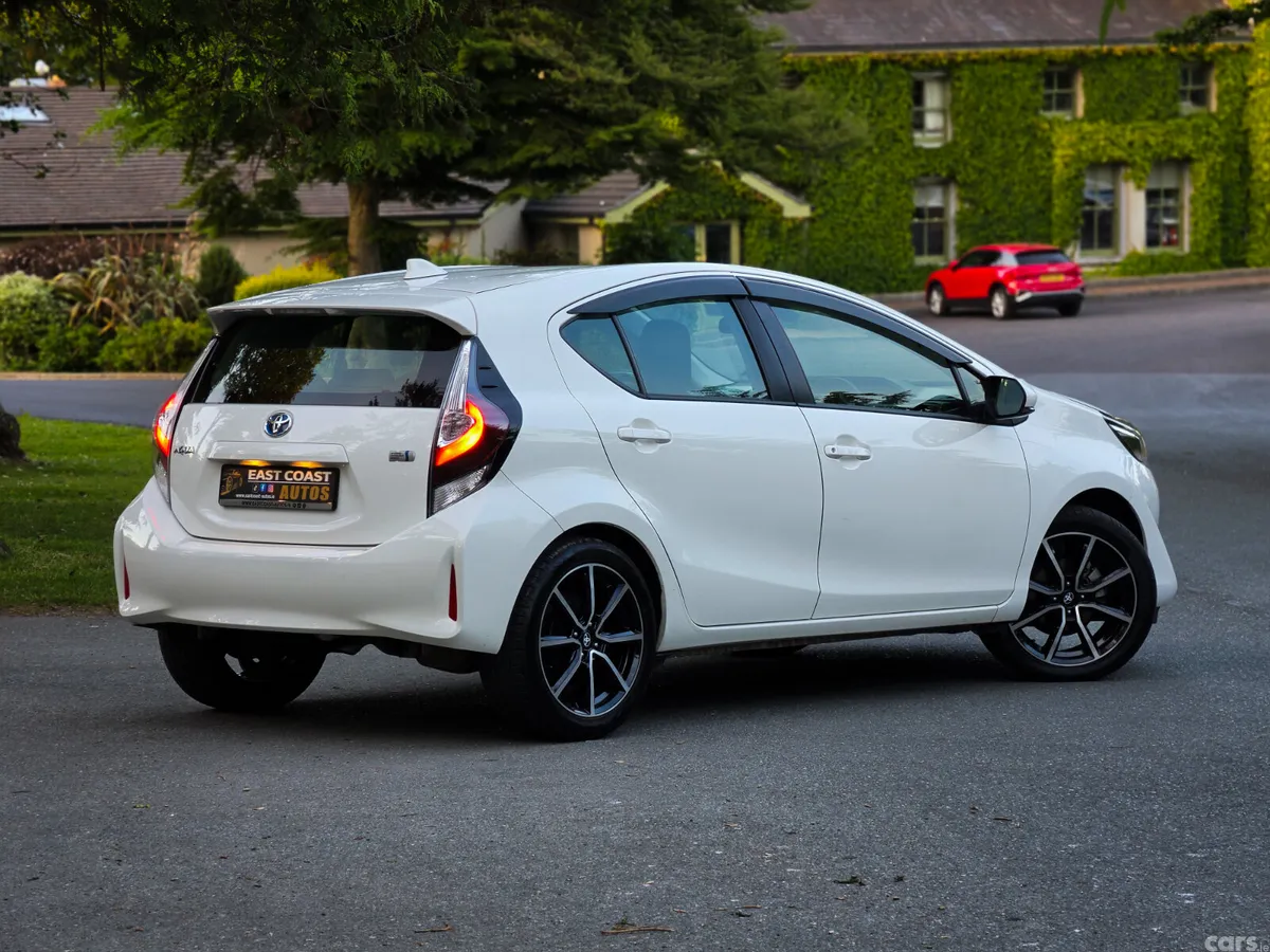 Toyota Aqua Hatchback, Petrol, 2020, White
