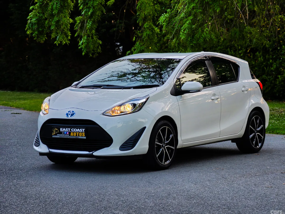 Toyota Aqua Hatchback, Petrol, 2020, White