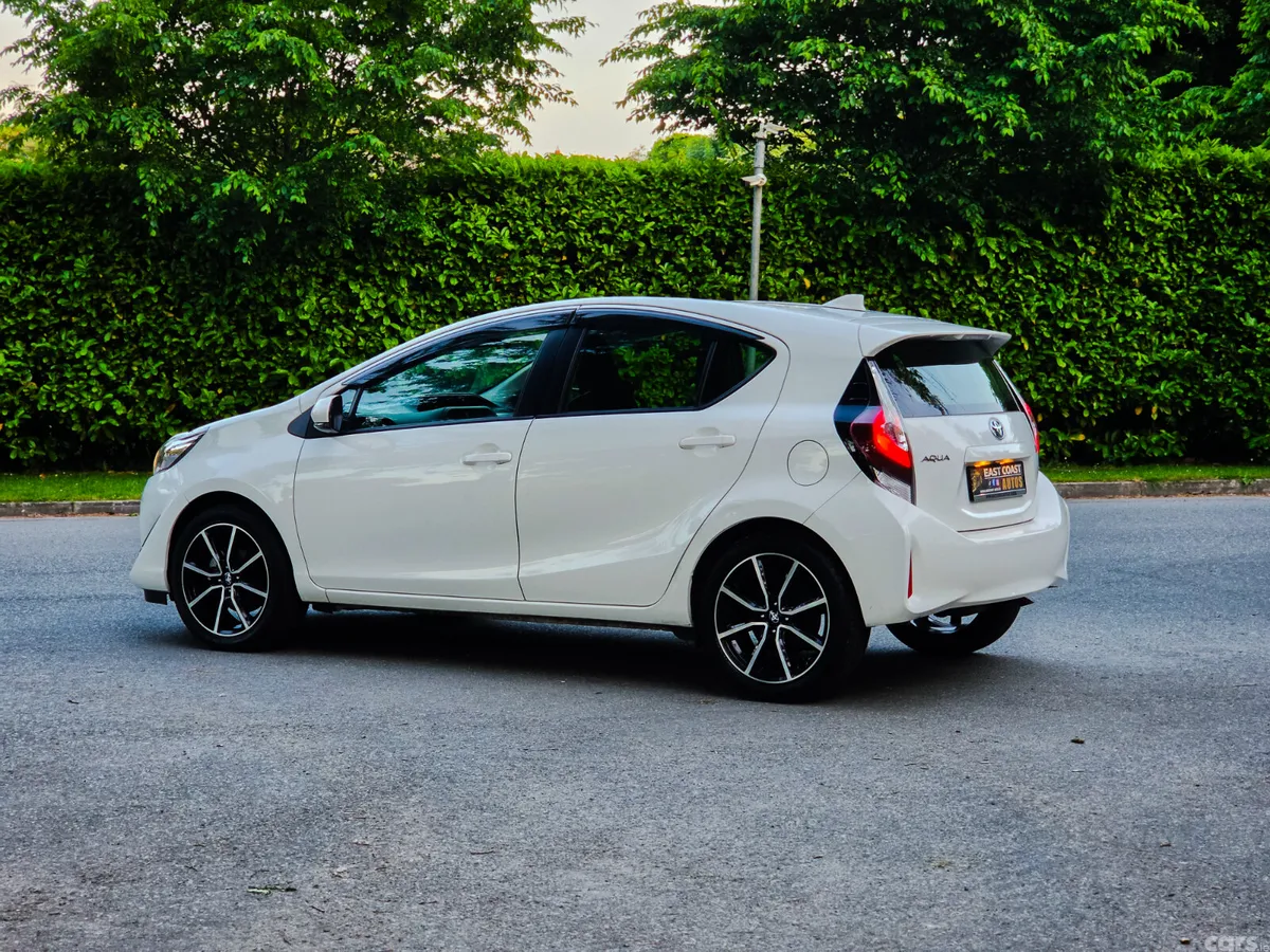 Toyota Aqua Hatchback, Petrol, 2020, White