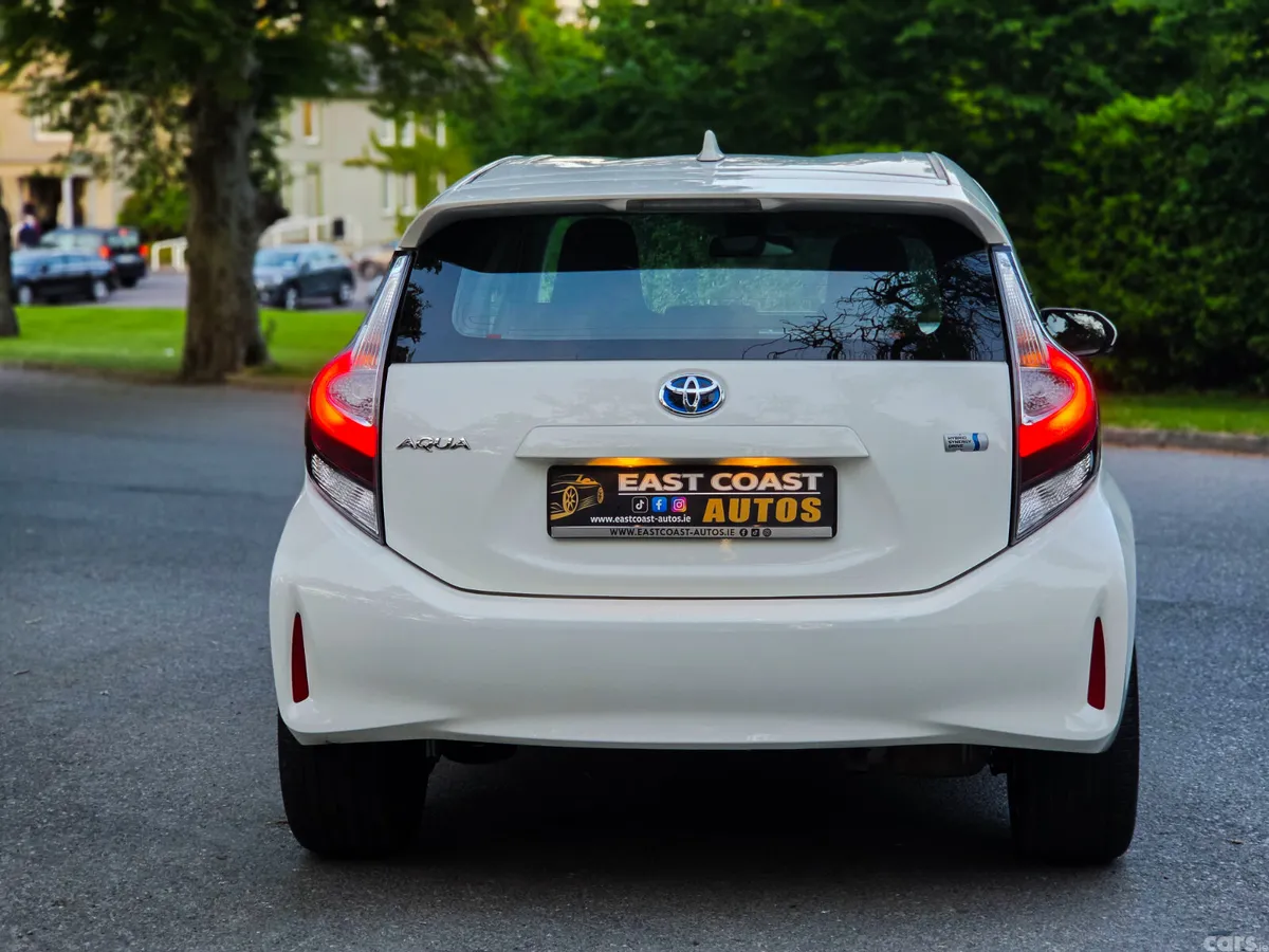 Toyota Aqua Hatchback, Petrol, 2020, White