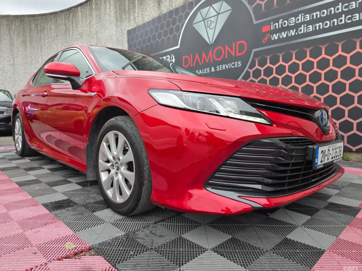 Toyota Camry Saloon, Petrol Hybrid, 2021, Red