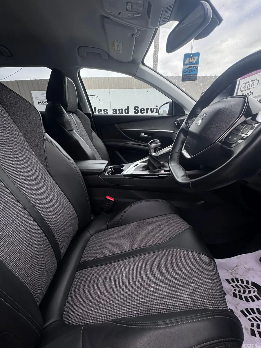 Peugeot 3008 MPV, Petrol, 2019, Grey