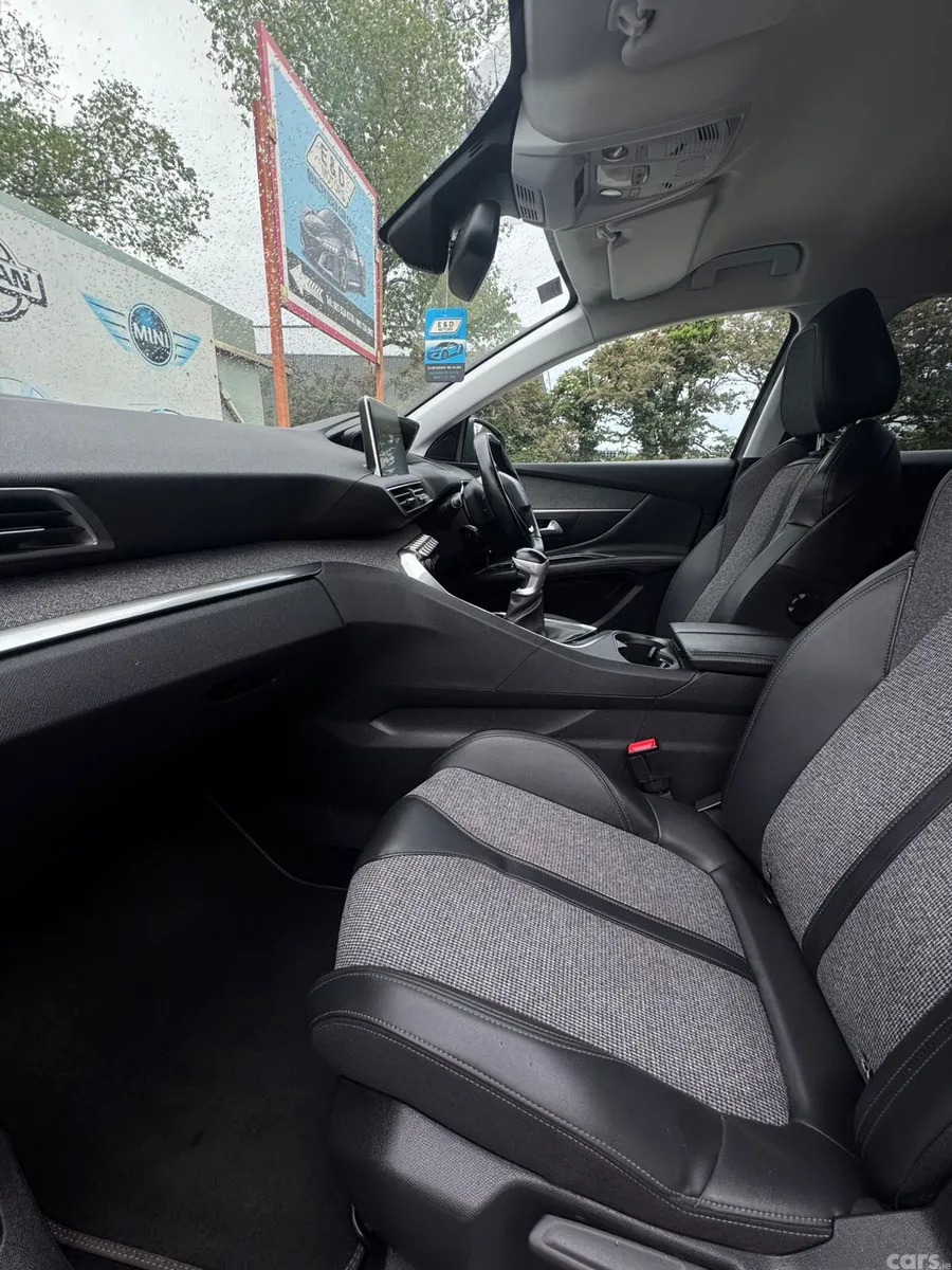 Peugeot 3008 MPV, Petrol, 2019, Grey