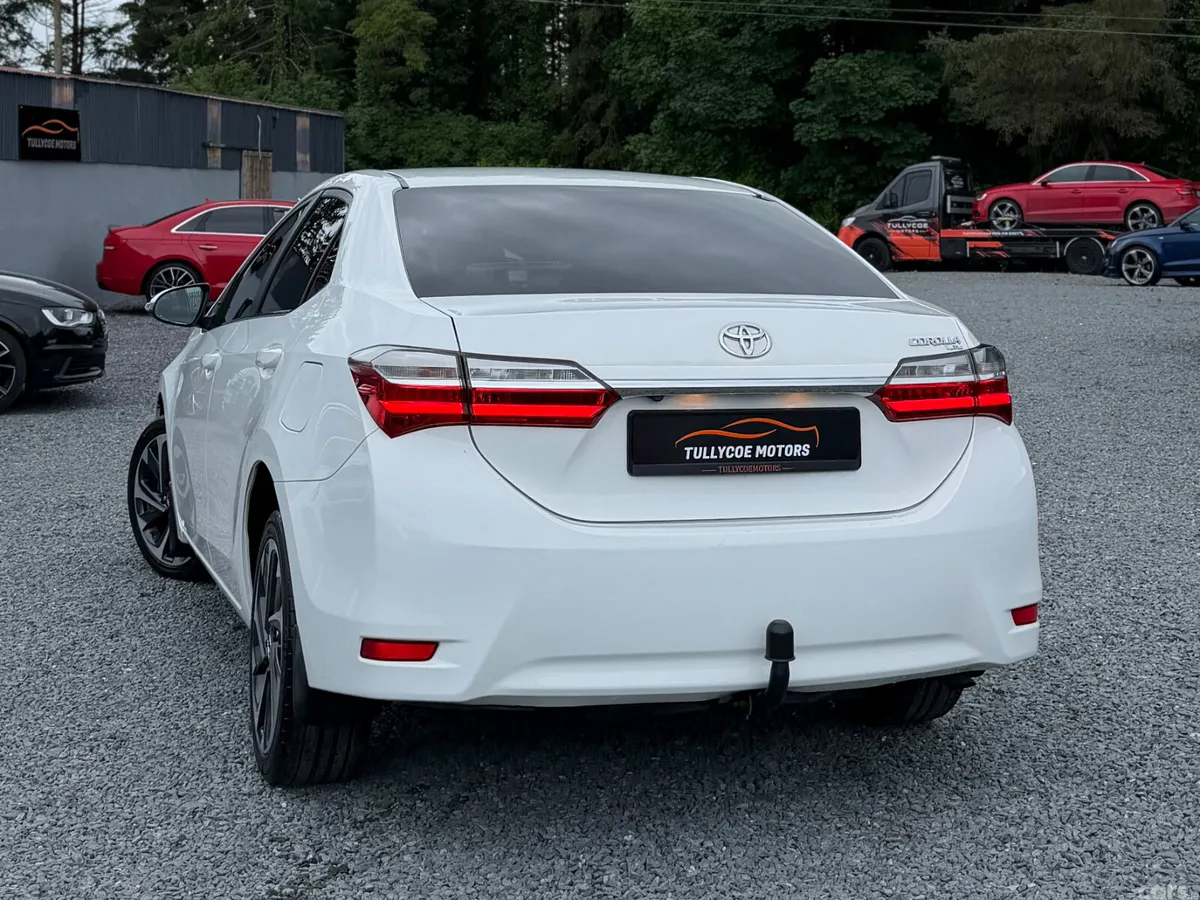 Toyota Corolla Saloon, Diesel, 2017, White