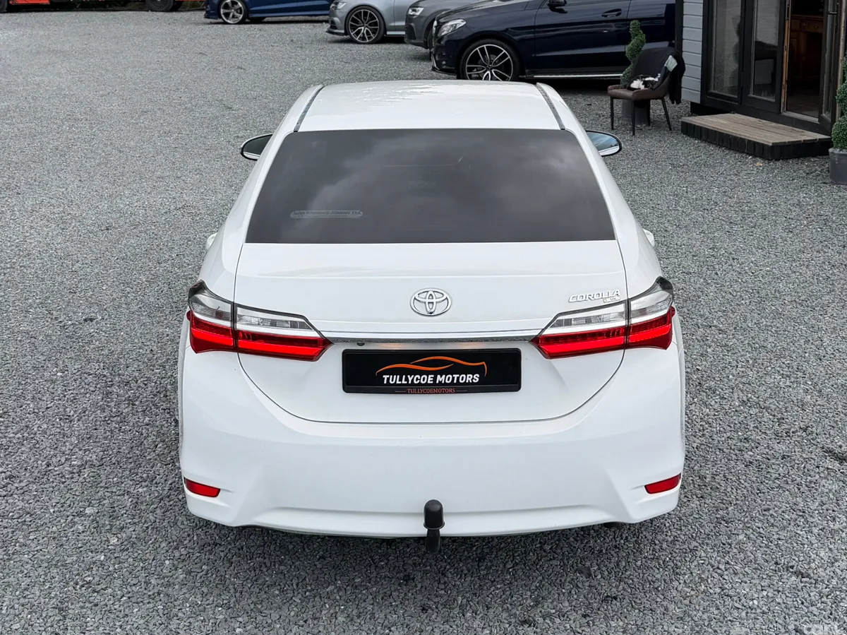 Toyota Corolla Saloon, Diesel, 2017, White