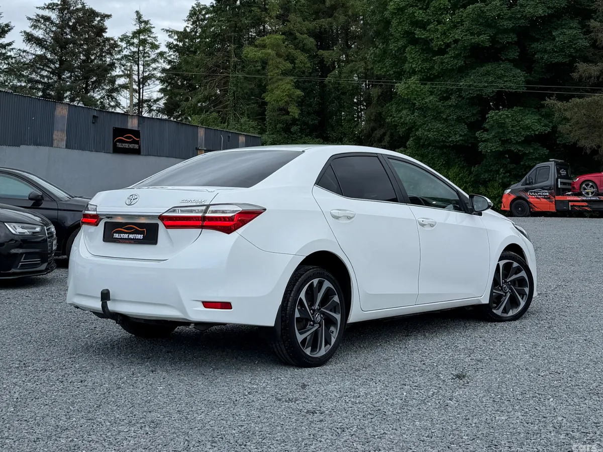Toyota Corolla Saloon, Diesel, 2017, White