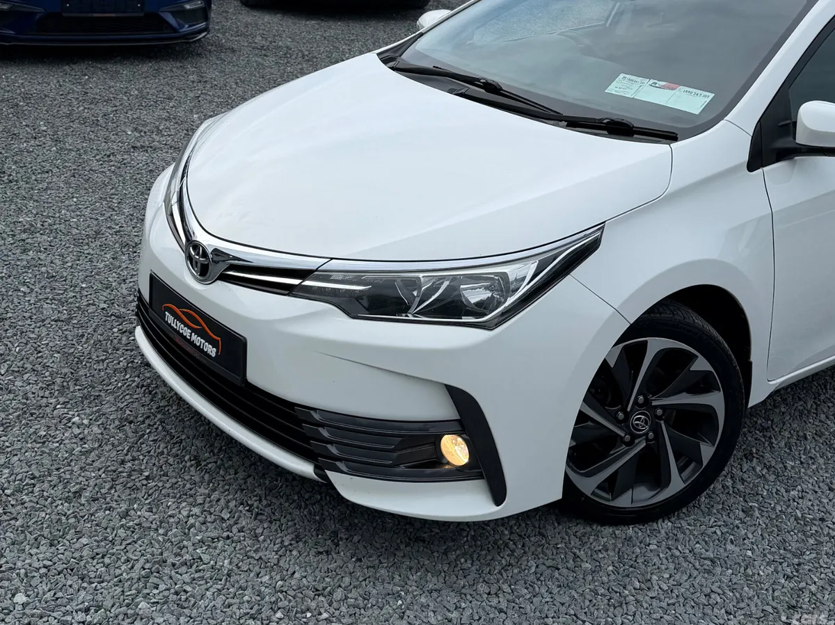 Toyota Corolla Saloon, Diesel, 2017, White