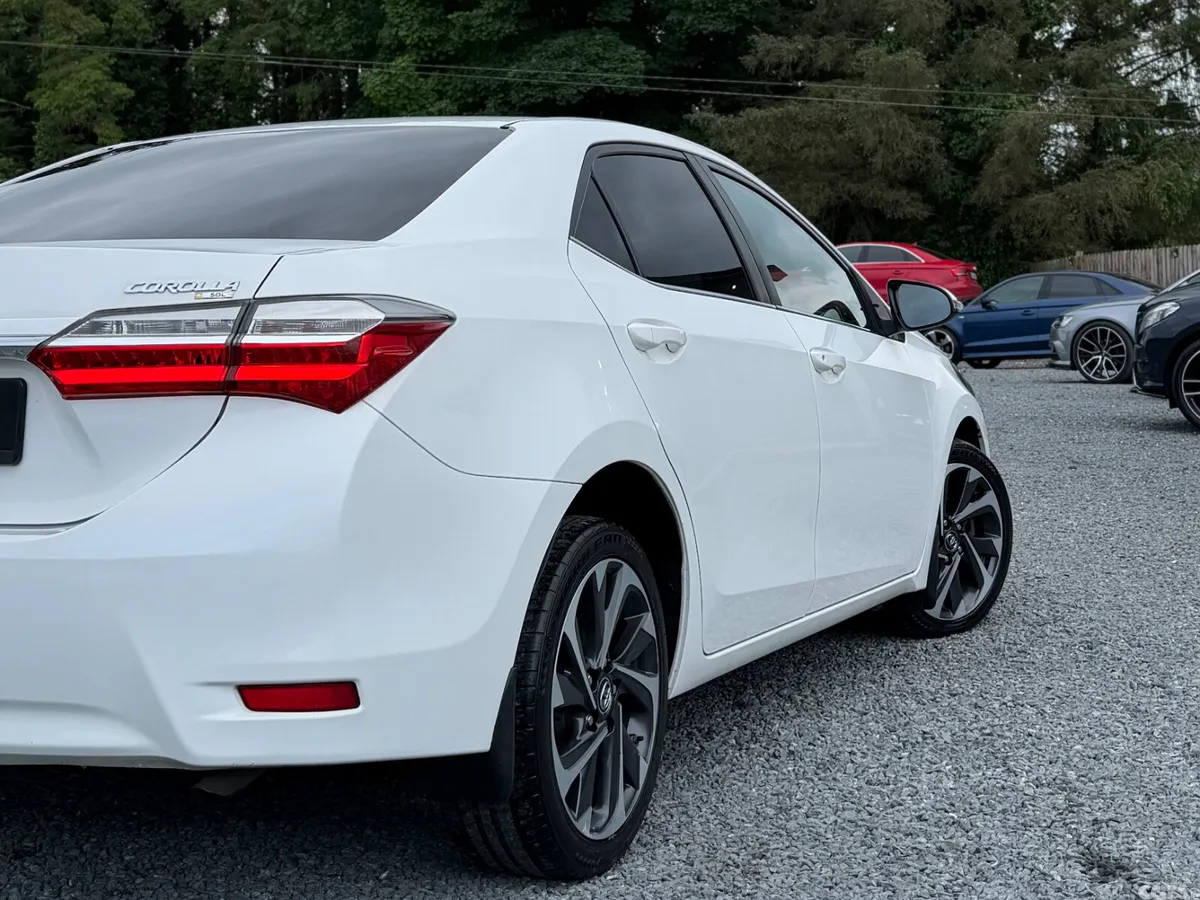 Toyota Corolla Saloon, Diesel, 2017, White