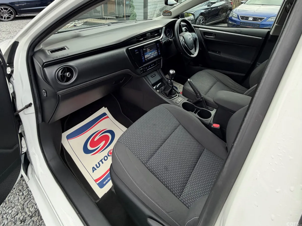 Toyota Corolla Saloon, Diesel, 2017, White