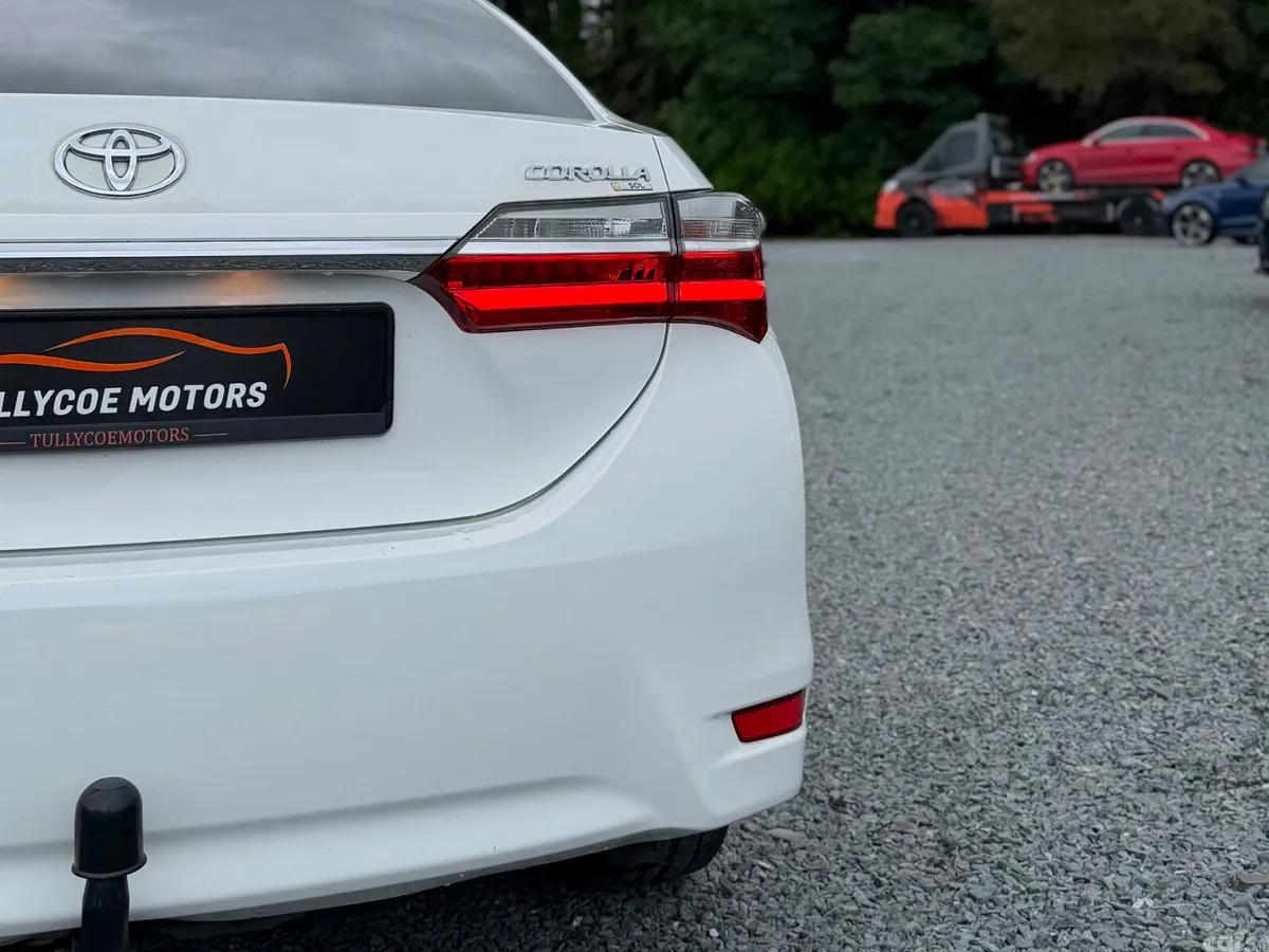 Toyota Corolla Saloon, Diesel, 2017, White