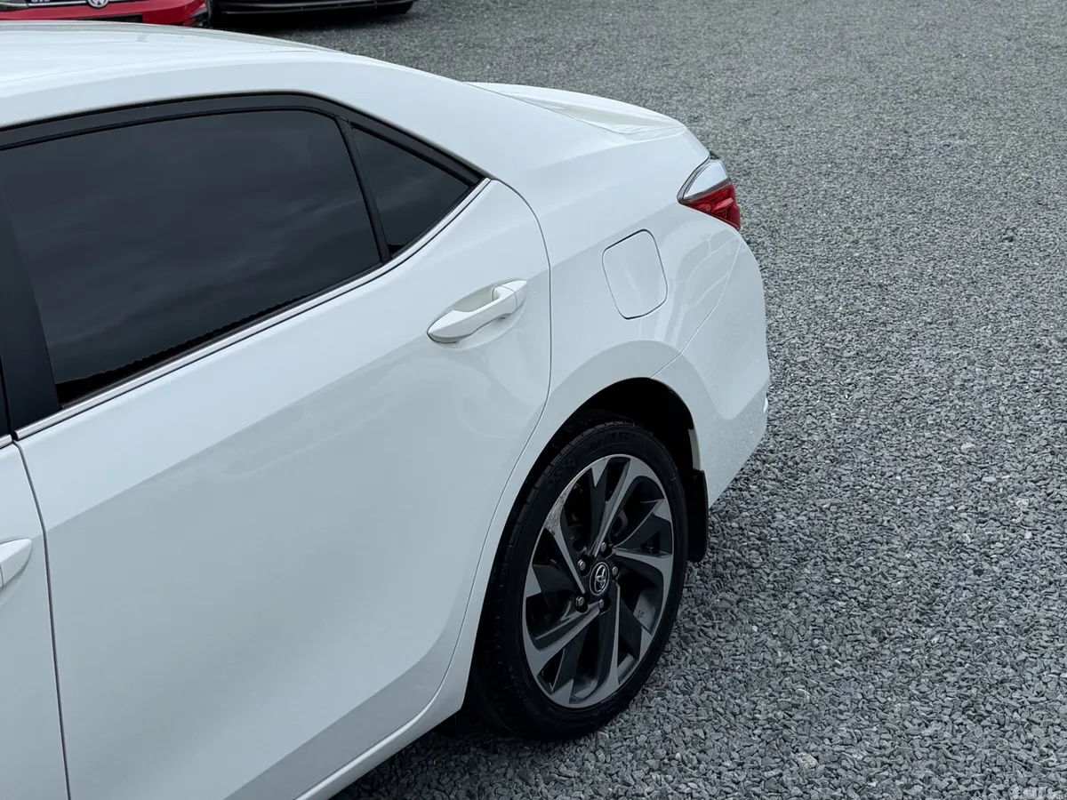 Toyota Corolla Saloon, Diesel, 2017, White