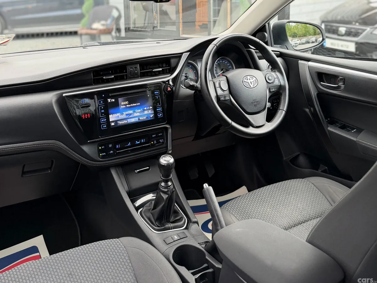 Toyota Corolla Saloon, Diesel, 2017, White