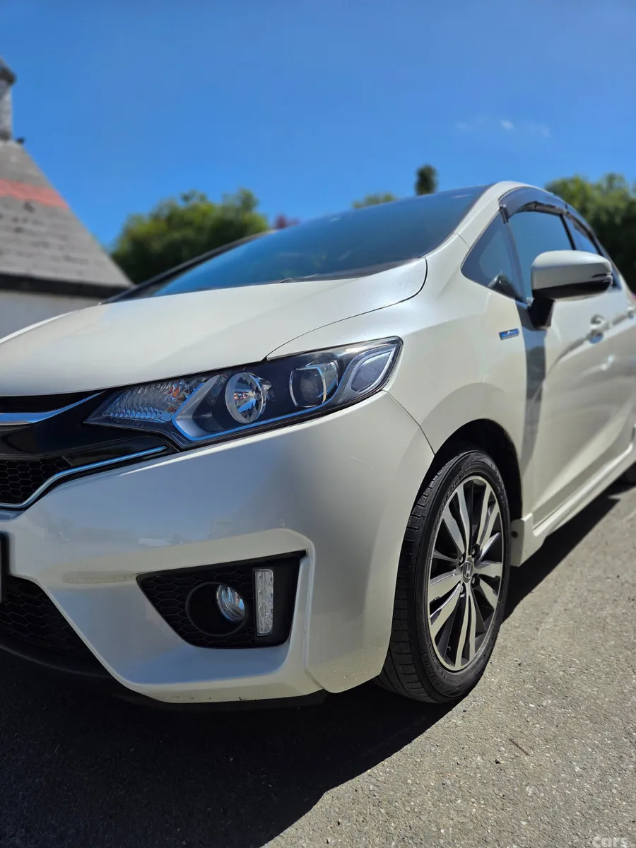 Honda Fit Hatchback, Petrol Hybrid, 2016, White