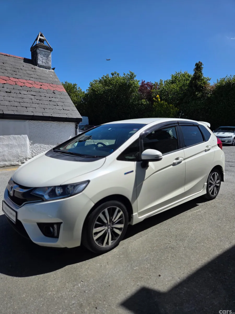 Honda Fit Hatchback, Petrol Hybrid, 2016, White