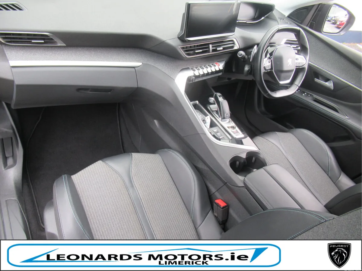 Peugeot 5008 MPV, Diesel, 2023, Blue