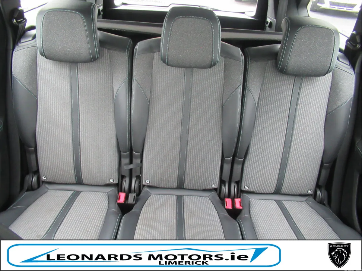 Peugeot 5008 MPV, Diesel, 2023, Blue