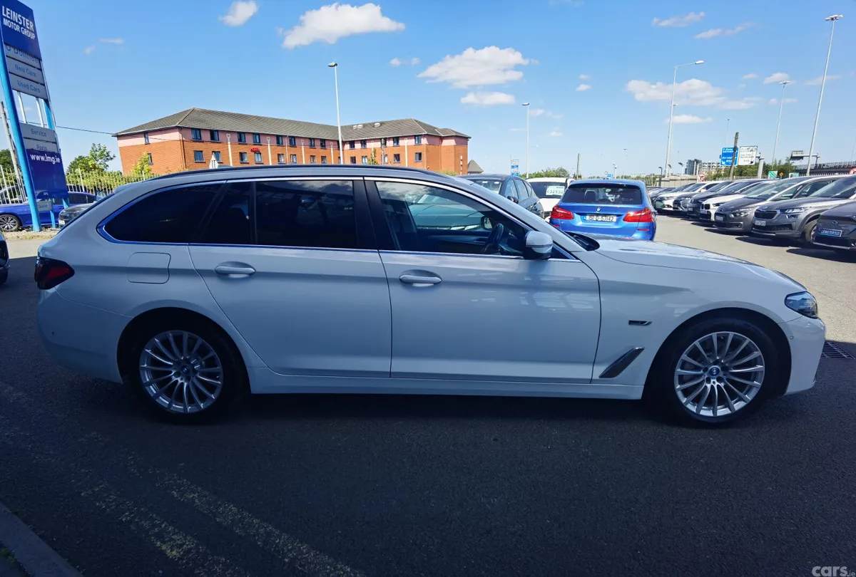 BMW 5-Series Estate, Petrol Plug-in Hybrid, 2022, White