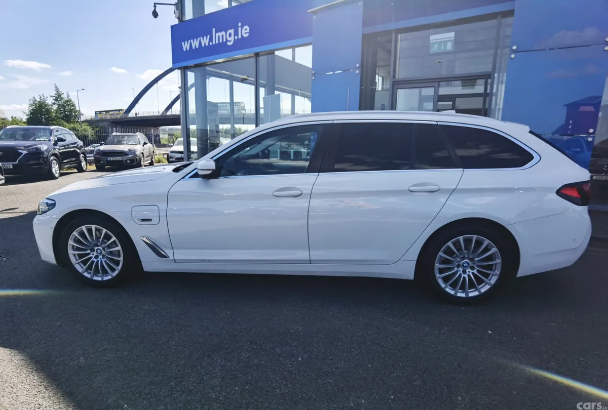 BMW 5-Series Estate, Petrol Plug-in Hybrid, 2022, White