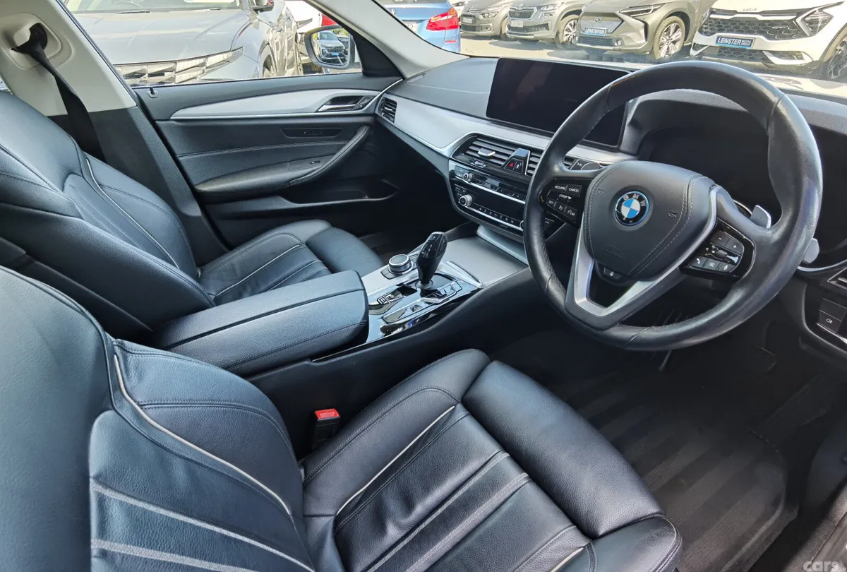 BMW 5-Series Estate, Petrol Plug-in Hybrid, 2022, White